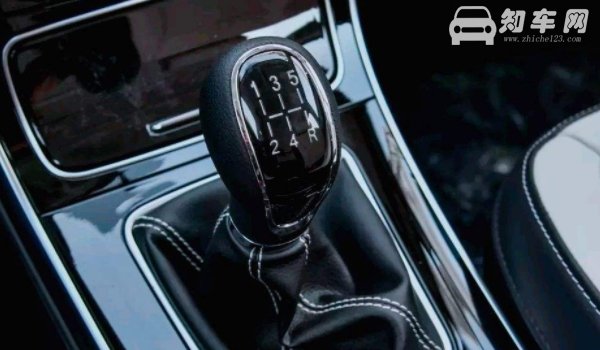 为什么不建议买手动挡车(手动挡车型在驾驶时需要频繁的更换挡位)