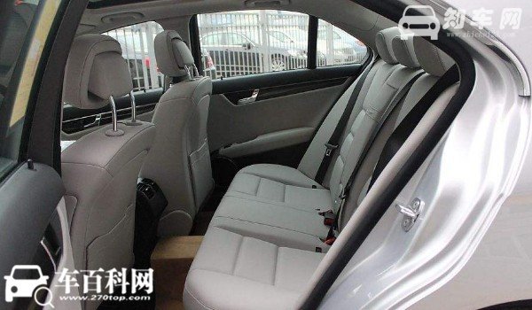 奔驰c级2022新款值得买吗 百公里加速7.5秒(百公里油耗8.9L)