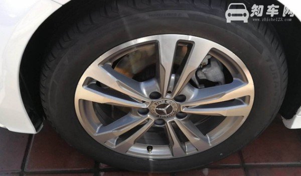 奔驰c260轮胎尺寸 奔驰c260轮胎型号(225/45 r18和255/40 r18)