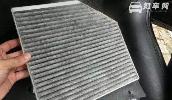 吉利豪越空调滤芯在哪里 位于副驾驶手套箱后面