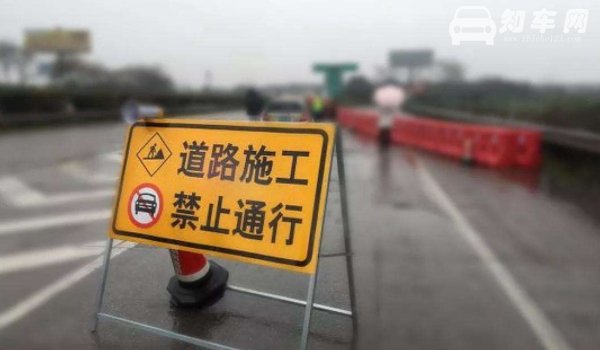 高速上打双闪是什么意思