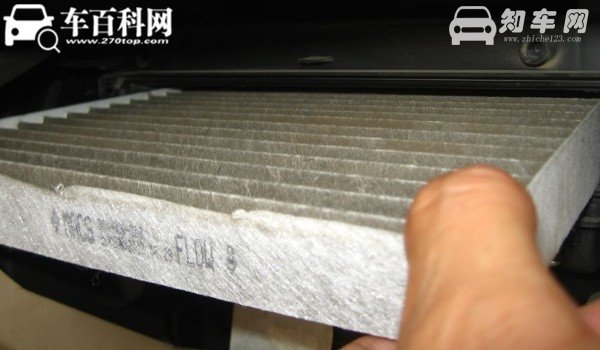 帕萨特空调滤芯在哪个位置 位于副驾驶手套箱后面
