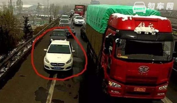 高速公路中间车道最低车速