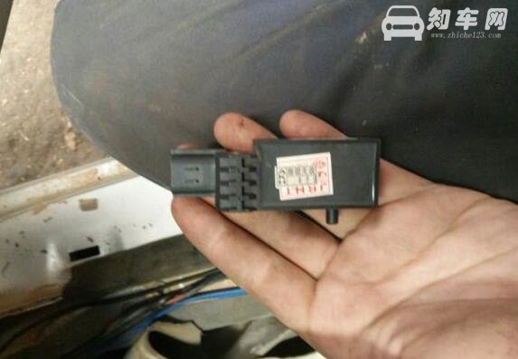 汽车碰撞传感器在哪个位置，传感器位置及作用介绍