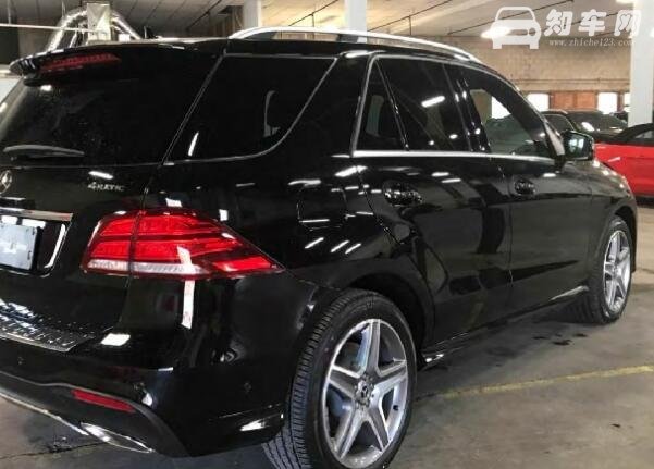 奥迪Q7和大众途昂哪个好 奥迪Q7储物空间非常不错