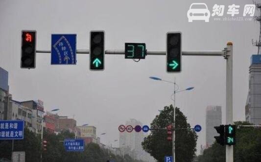 一排三个红绿灯怎么看 三排圆形红绿灯规则图解