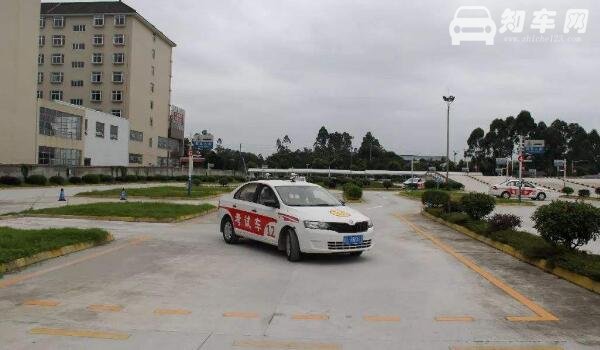 科二压线一次扣多少分