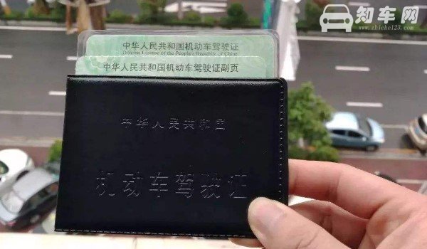 驾驶证照片是当场拍的吗