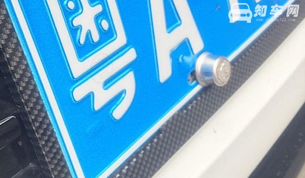 为什么都不安装牌照框了 车架内边缘与车牌号之间的距离要大于5毫米