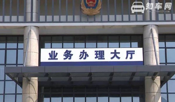 今年免检车还要贴标志吗