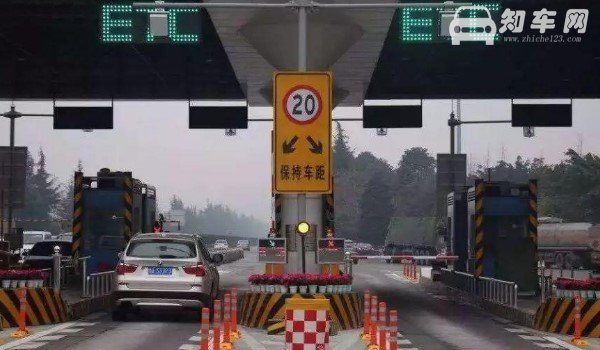 etc不贴玻璃上被交警查