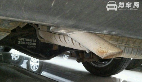 奔驰排气管有咕噜声