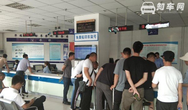 车过户车牌号必须换吗