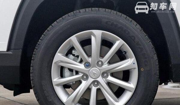 长安cs35plus1.4t版尺寸 4.3米车身长度(1.4t发动机动力赶超1.5t)