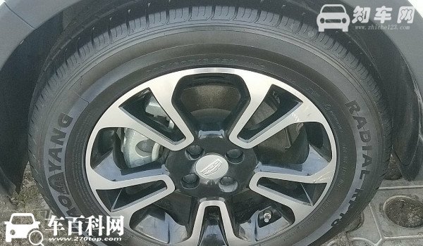 吉利远景x3的工具箱在哪里 远景x3备胎工具在哪(副驾驶座椅下方)