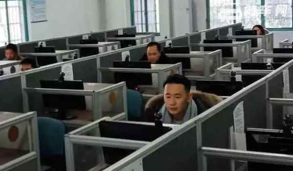 科四领证可以自带照片吗
