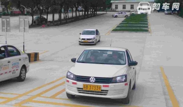 半坡定点离合不踩死能停吗