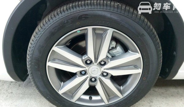 逸动xt轮胎是什么型号 长安逸动xt轮胎尺寸(215/50 r17)