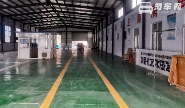 年审标志要不要贴在车上