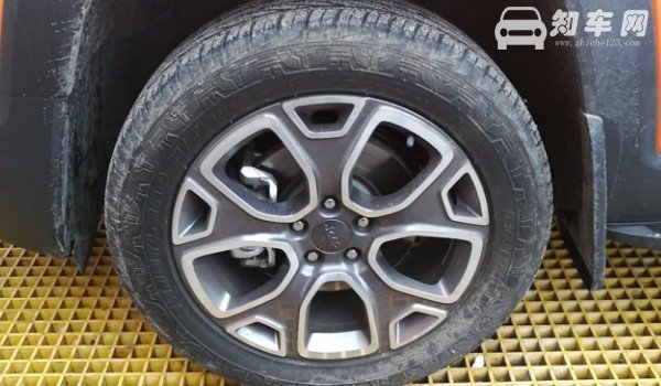 jeep自由侠轮胎型号 自由侠轮胎型号多少(225/55 r18)