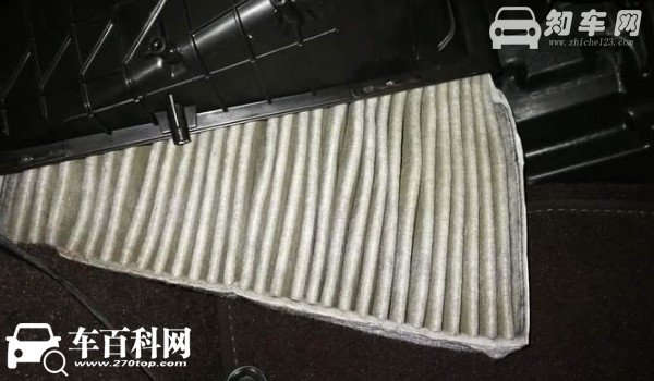 jeep自由侠的空调滤芯在哪里 自由侠空调滤芯在哪里(手套箱后面)
