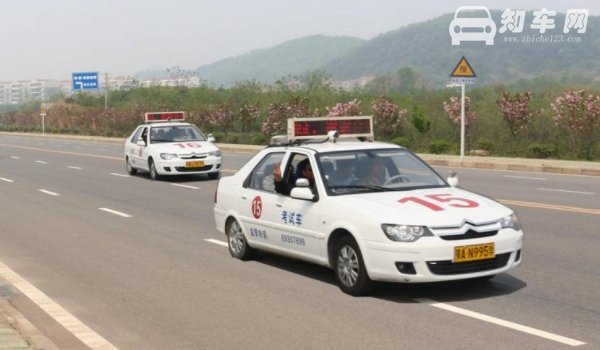 科三变更车道后还要变回来吗