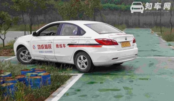 科目二找车管所人能包过吗 科目二考试不允许通过作弊的形式通过
