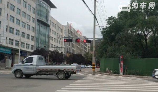 红绿灯路口走错车道扣几分