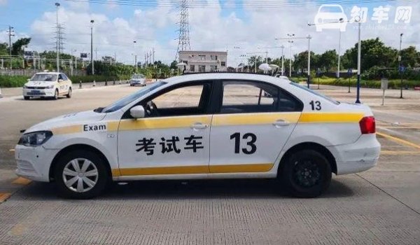 考科目二可以挂空挡歇脚吗