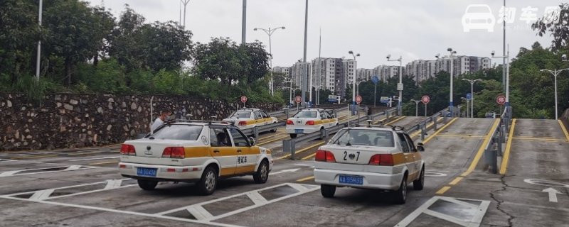 考科目二可以挂空挡歇脚吗