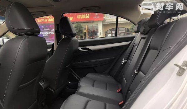 现代悦纳和吉利帝豪怎么选 帝豪动力强配置丰富(车身长达4.6米)