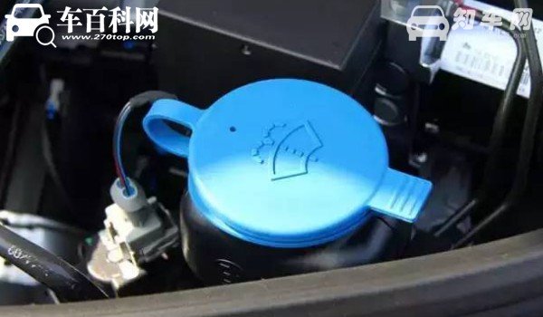 现代悦纳在哪加玻璃水 现代悦纳玻璃水加哪里(发动机舱左下角)