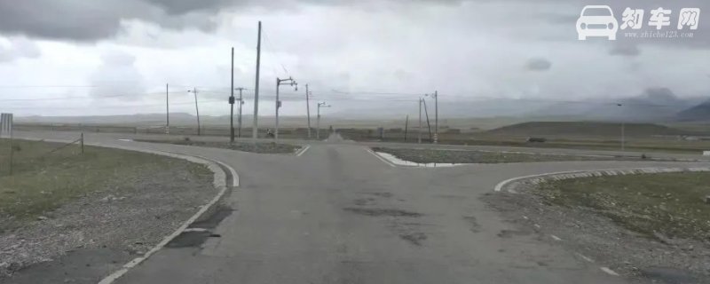坡路会车时哪方先行