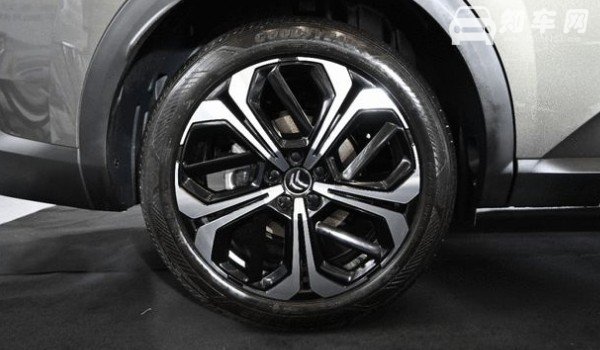 雪铁龙凡尔赛c5x轮胎规格 轮胎品牌型号(205/55 r19)