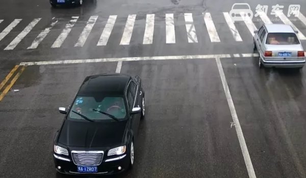 压黄线拍几张照片才要罚款