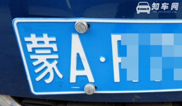 车牌2个螺丝违章吗