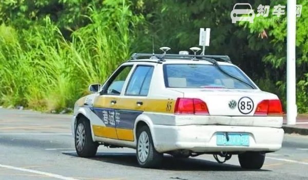 靠边停车用半联动完成合格吗