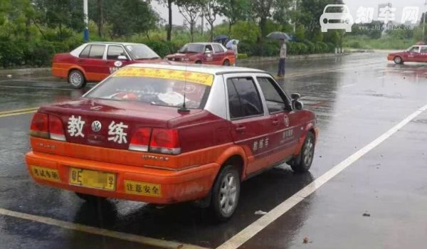 靠边停车用半联动完成合格吗