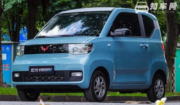 五菱宏光迷你mini版电动车 外观小巧靓丽动力系统出色(前后均搭载独立悬架)