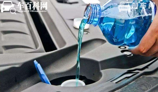 福特翼虎在哪里加玻璃水 位于发动机舱左下角