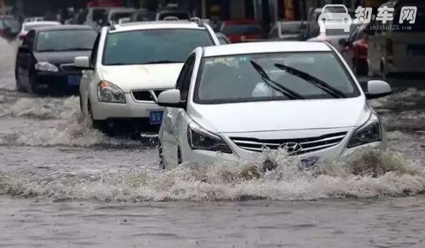 车座椅下面进水属于泡水车吗