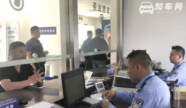 连续驾车4小时以上停车休息不得少于多少分钟