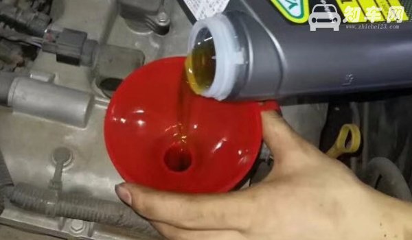 发动机缺机油会出现什么症状