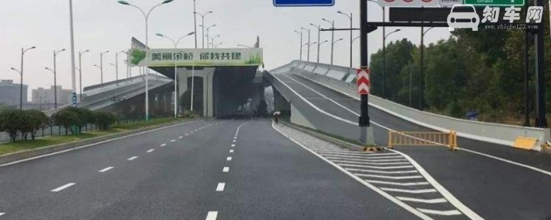 高速匝道口停了几十秒违章吗