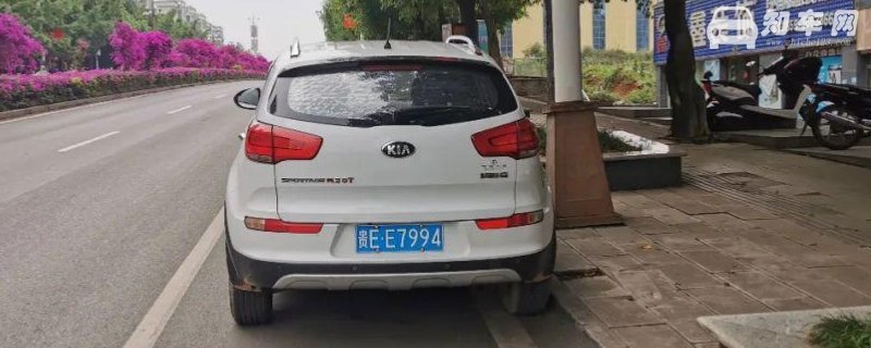 蹭到违停的车跑了有事吗（有事情）