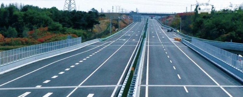 高速上白实线变道会被拍吗