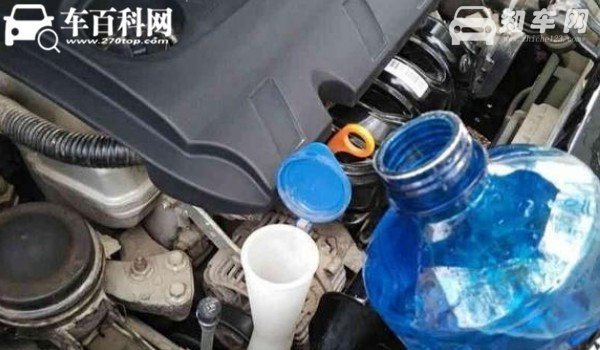 大众途铠玻璃水在哪里加 途铠加玻璃水在什么位置(发动机舱右下角)