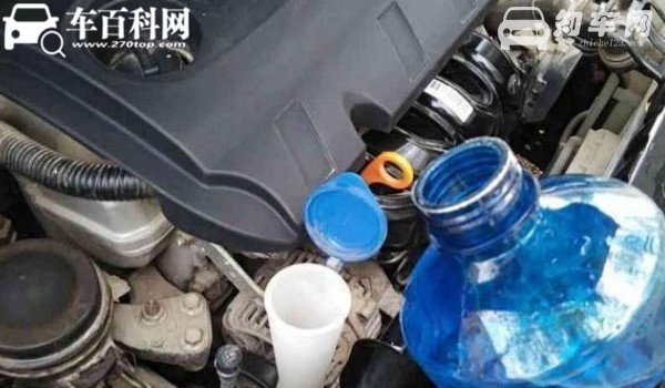 东风风光580在哪里加玻璃水 风光580加玻璃水的地方(发动机舱左下角)