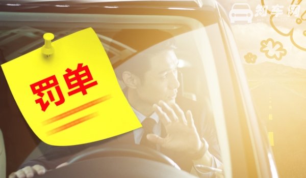 红灯一变立即抓拍吗