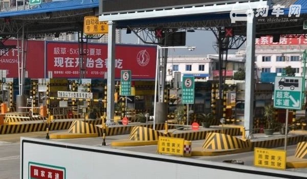 封闭式面包车高速免费吗